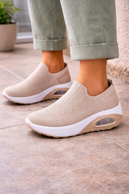 Slip-on sneakers with air cushion