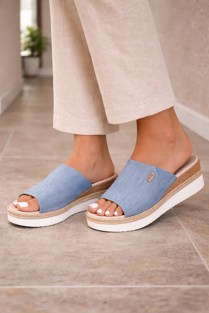 Platform sandals with open toe
