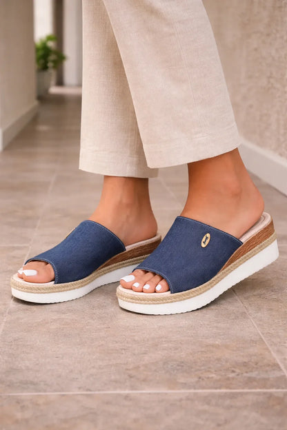 Platform sandals with open toe