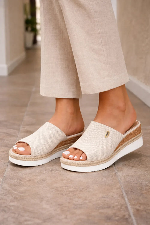 Platform sandals with open toe