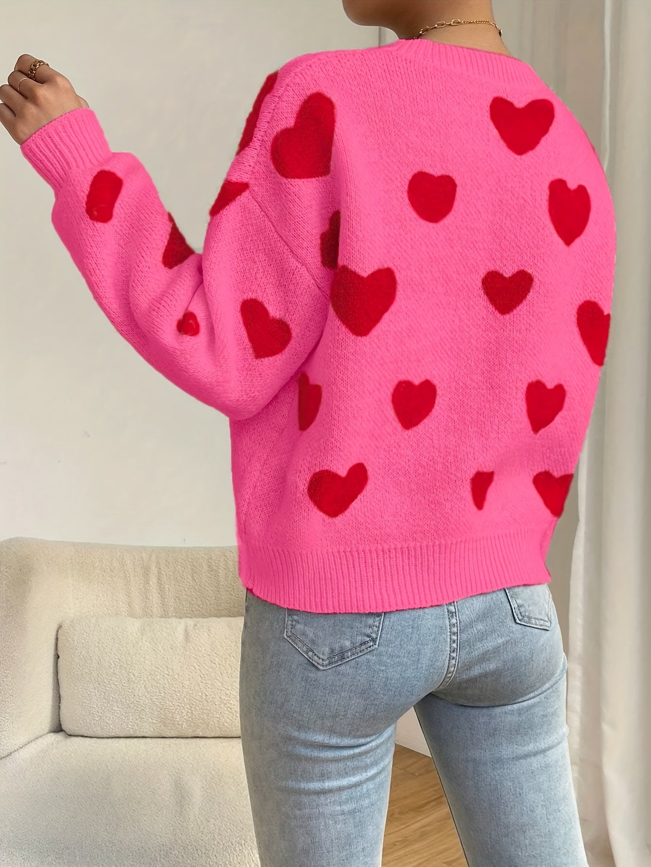 Sara | Pink jumper with red heart pattern and round neck