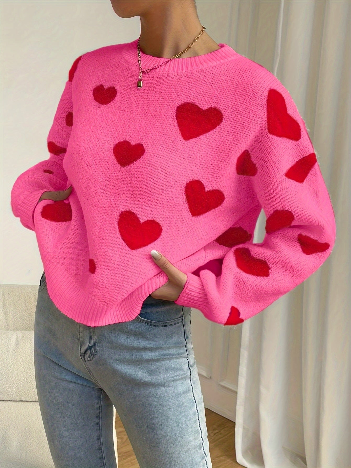 Sara | Pink jumper with red heart pattern and round neck