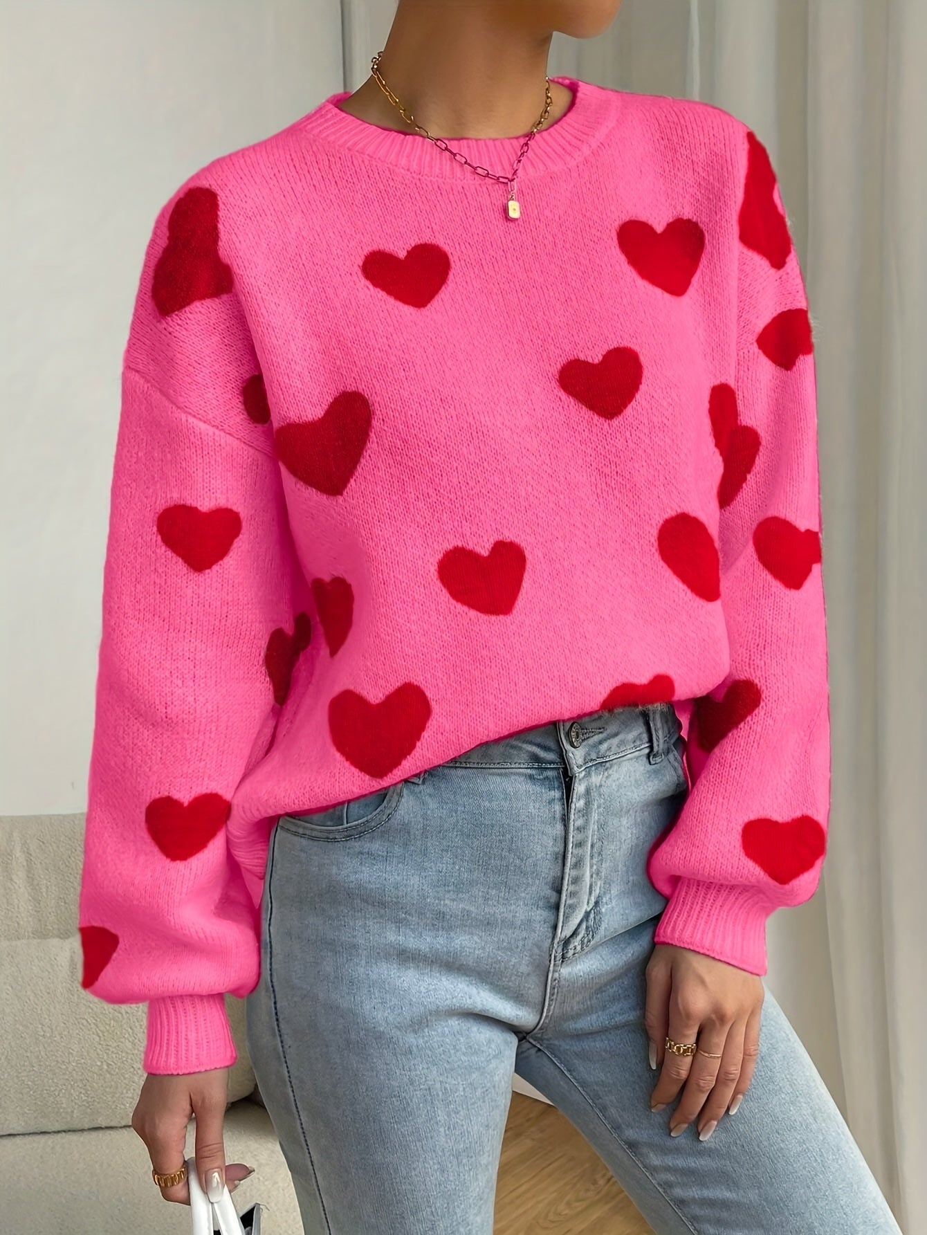 Sara | Pink jumper with red heart pattern and round neck