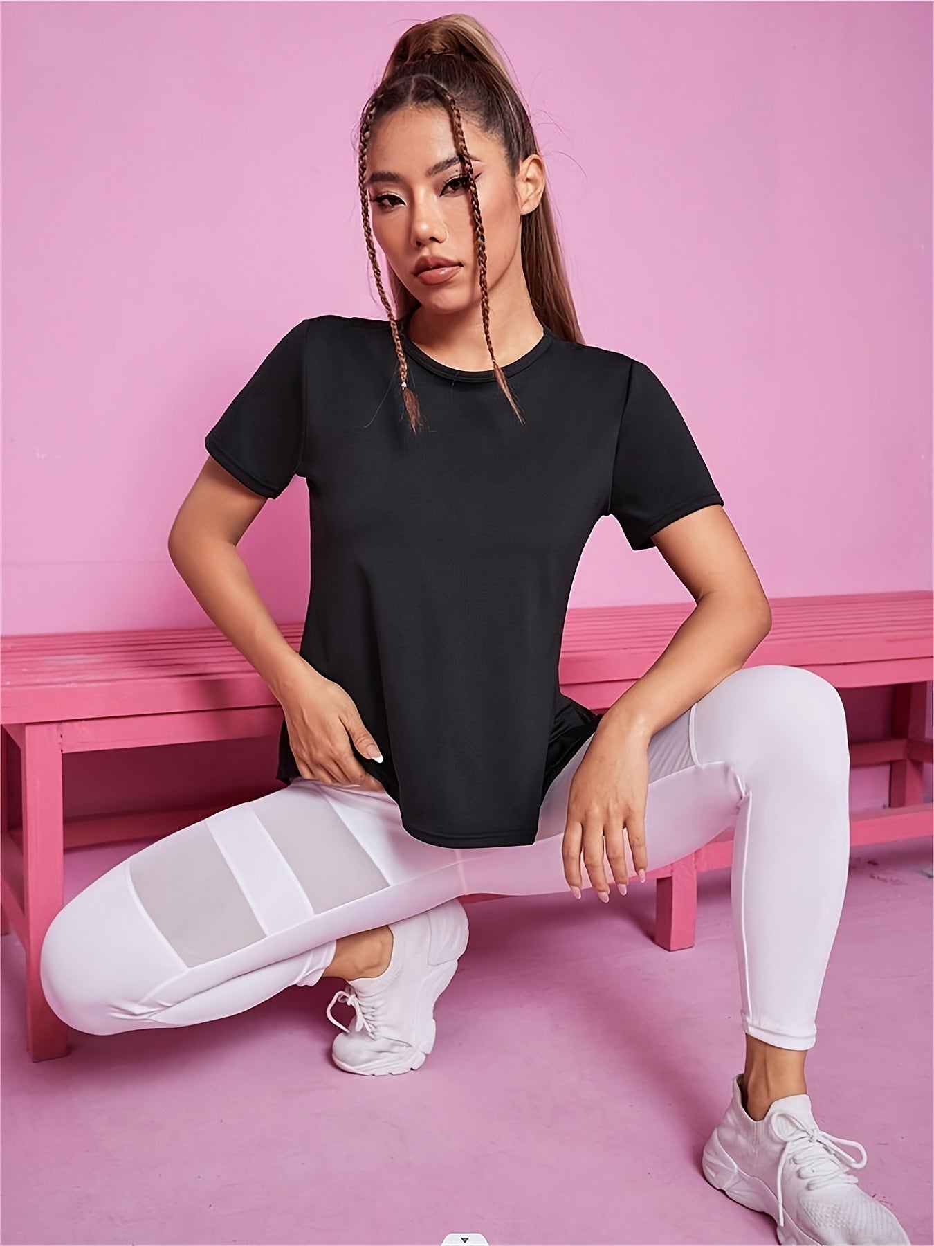 Sara | Quick-drying women's sports t-shirt with short sleeves and breathable mesh contrast