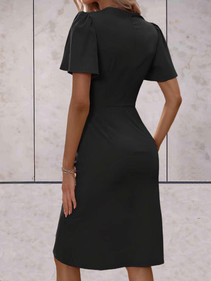 Sophie | Fitted dress with V-neck and wrap