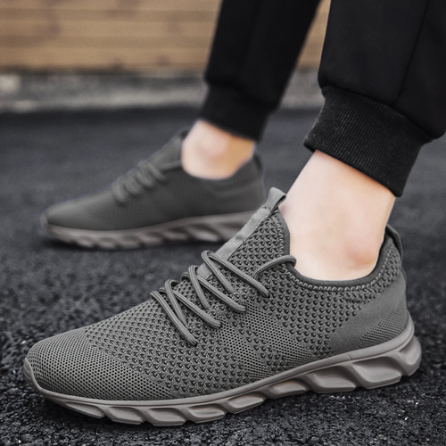 Sports Shoes with Responsive Heel Cushioning