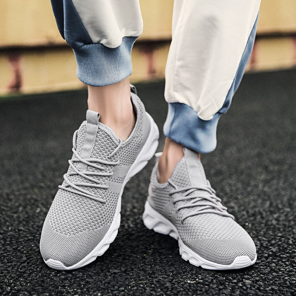 Sports Shoes with Responsive Heel Cushioning