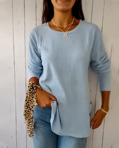 Top with long sleeves and round neck